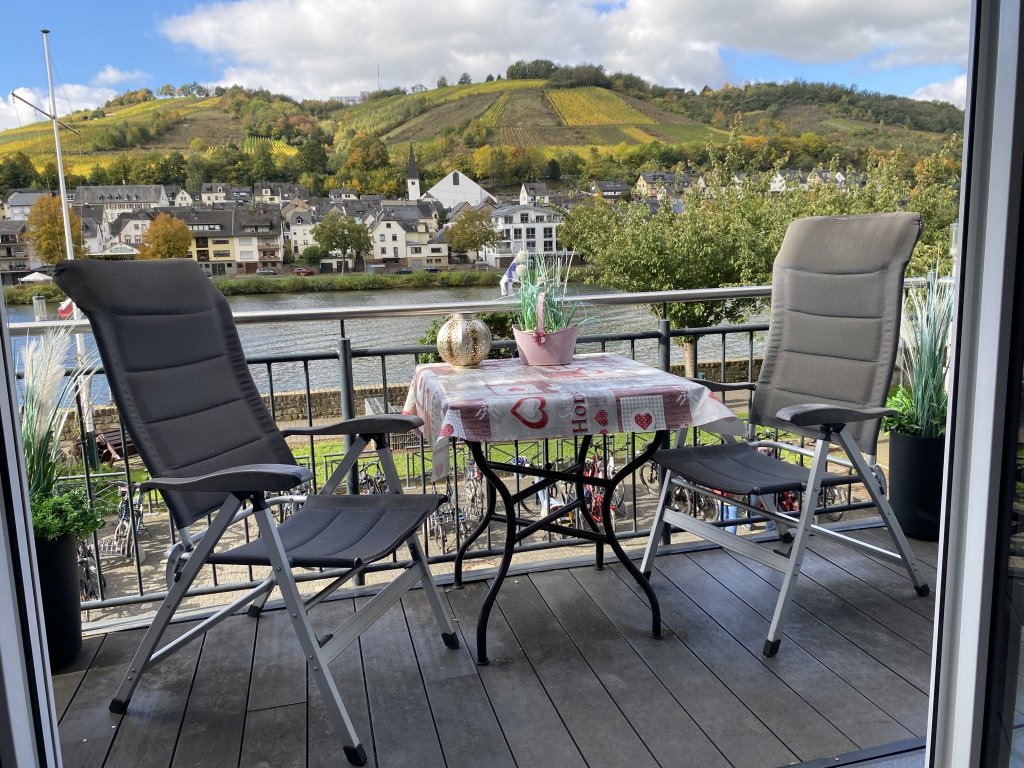 Balkon mit Moselblick