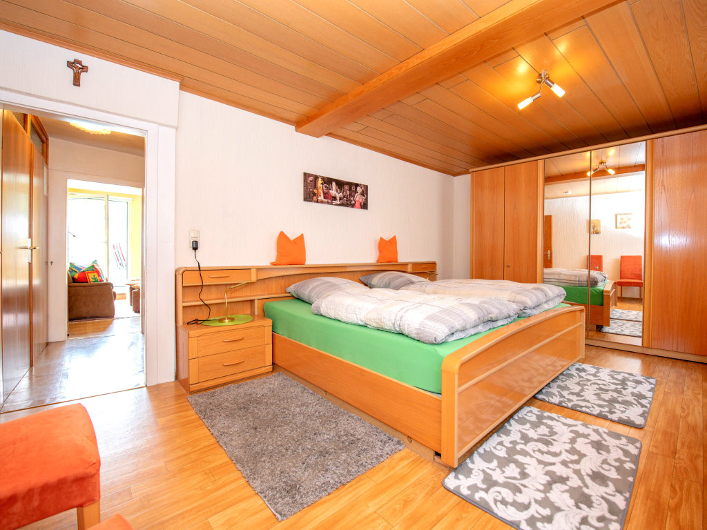 Großes Bad mit Wanne