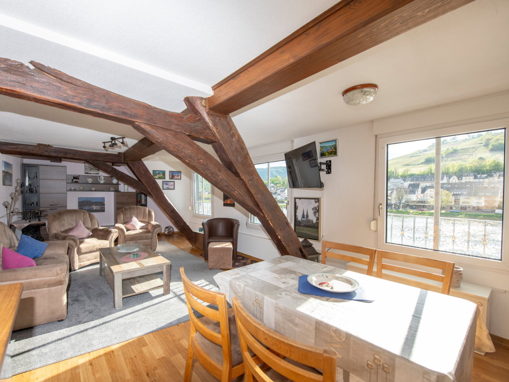 Heller Wohn- und Essbereich